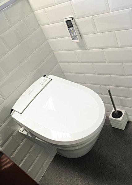 BLOOMING LUX elektronický bidet s dálkovým ovládáním ( NB-R1263 )